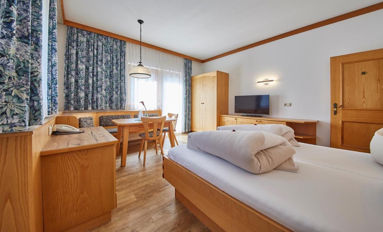 Apart-Hotel Forellenhof Saalbach-Hinterglemm Szoba fotó